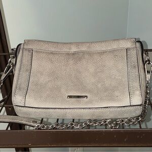 REBECCA MINKOFF Avery Gray
Leather Crossbody Bag Silvertone
Chain Front Zipper